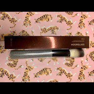 HOURGLASS- Nº 2 FOUNDATION / BLUSH BRUSH